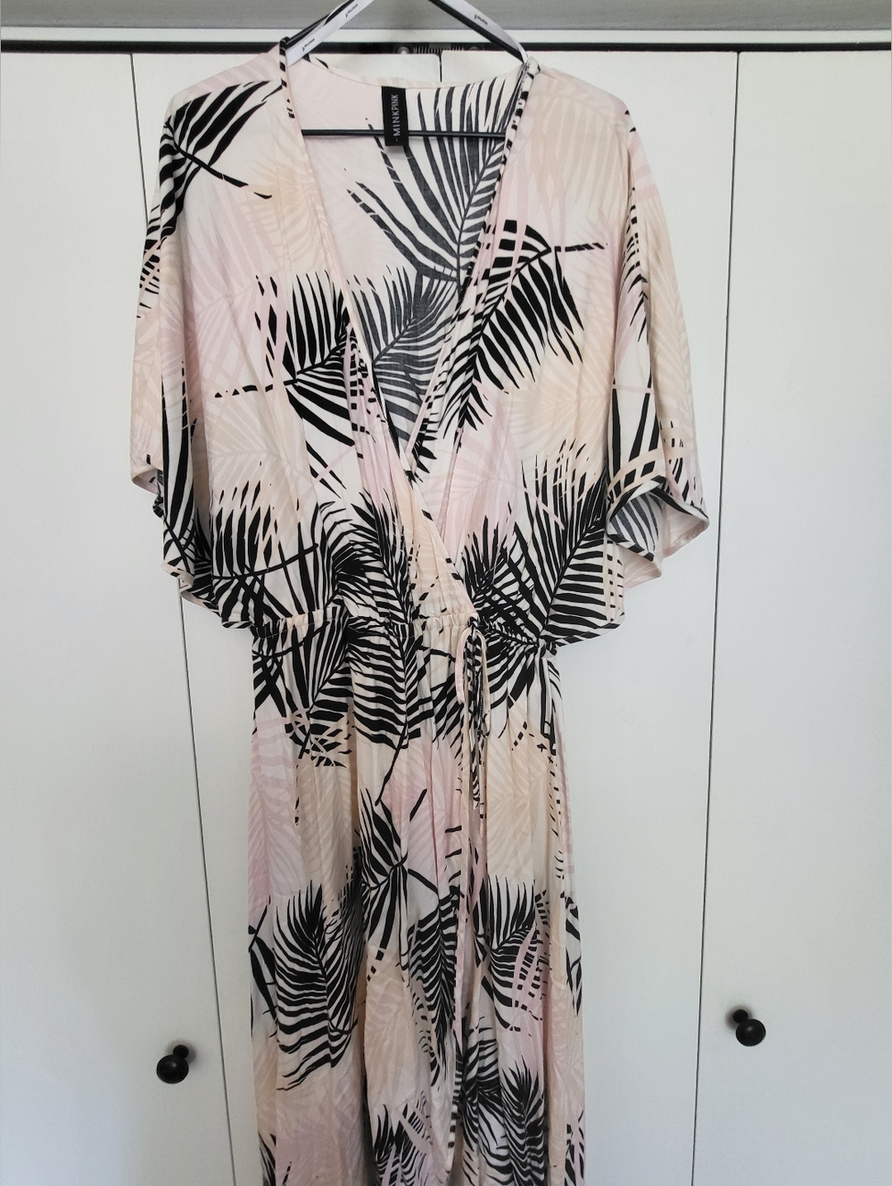 MINKPINK Lg Blush Maxi Dress with Black Palm Print - Picture 3 of 8